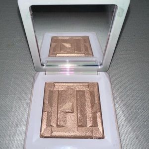 Haus Labs Bio Radiant Gel Powder Highlighter in the shade Peach Quartz